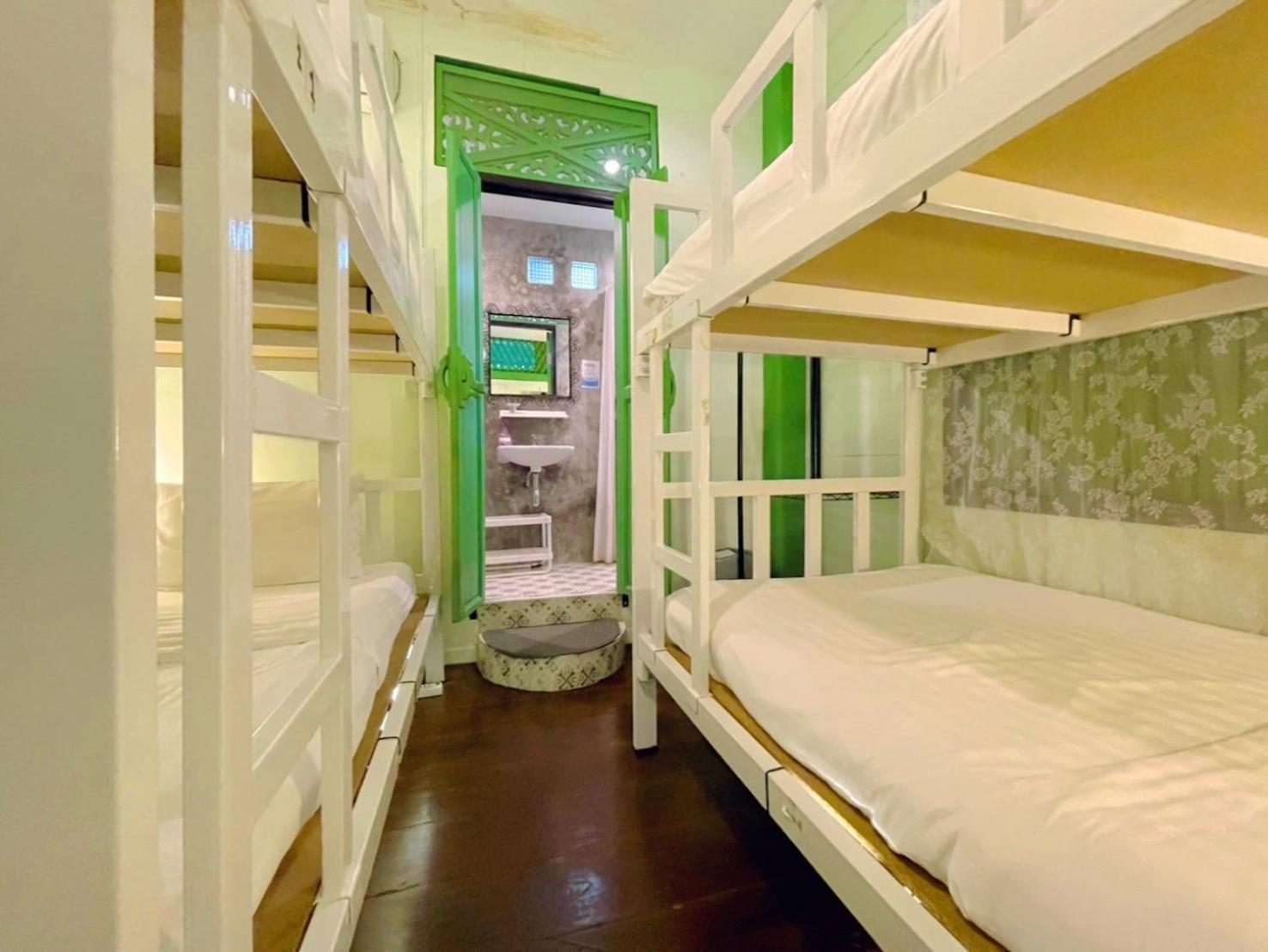 Green Teak House Bangkok Bagian luar foto