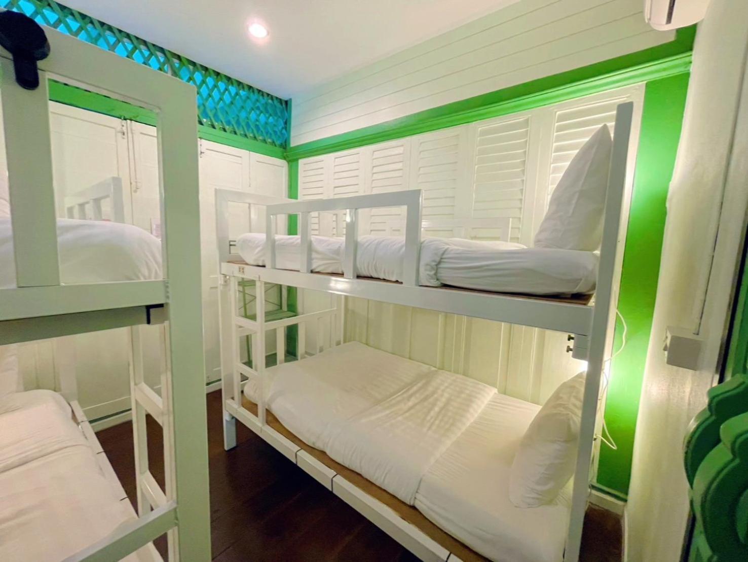 Green Teak House Bangkok Bagian luar foto
