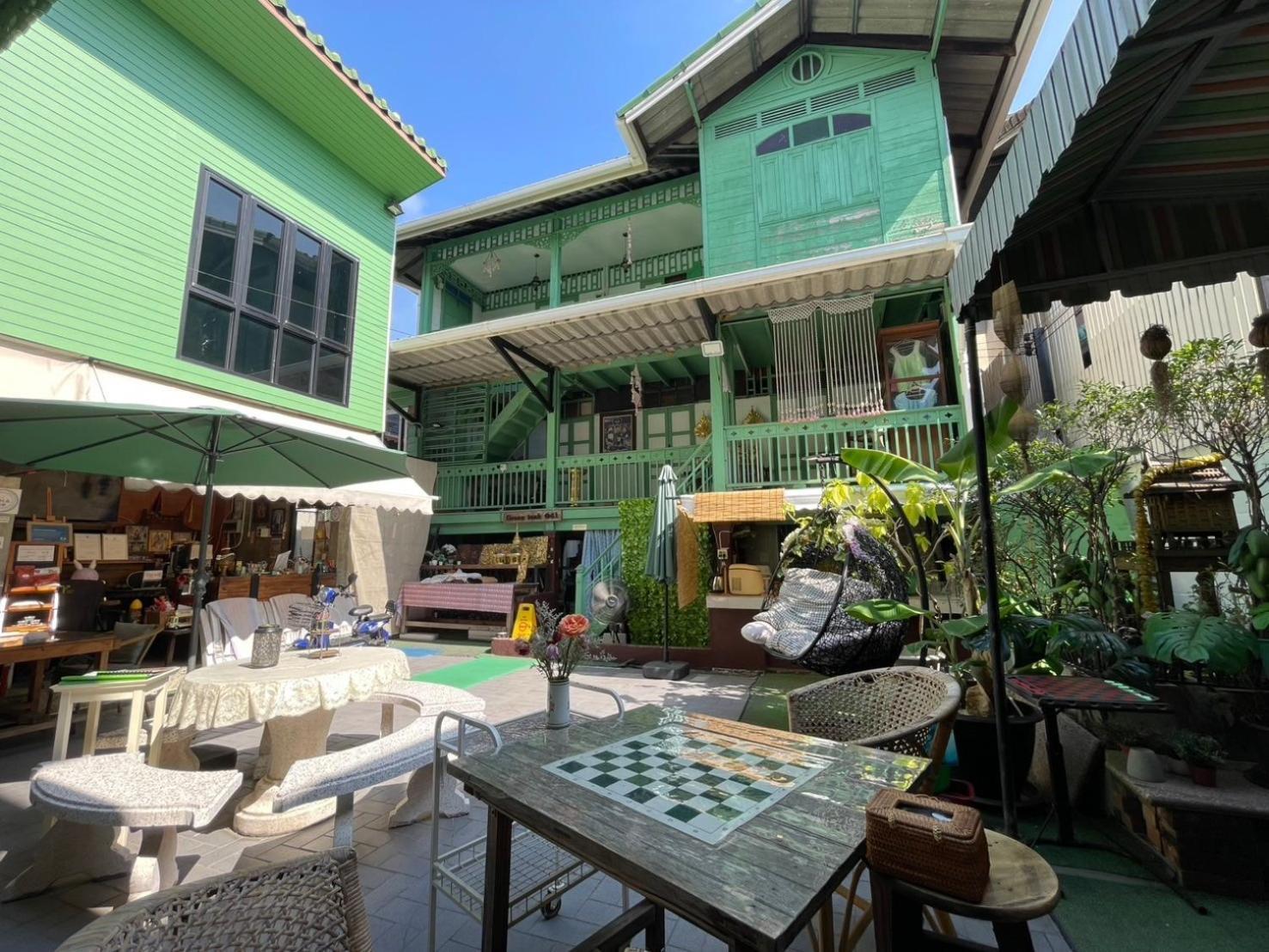 Green Teak House Bangkok Bagian luar foto