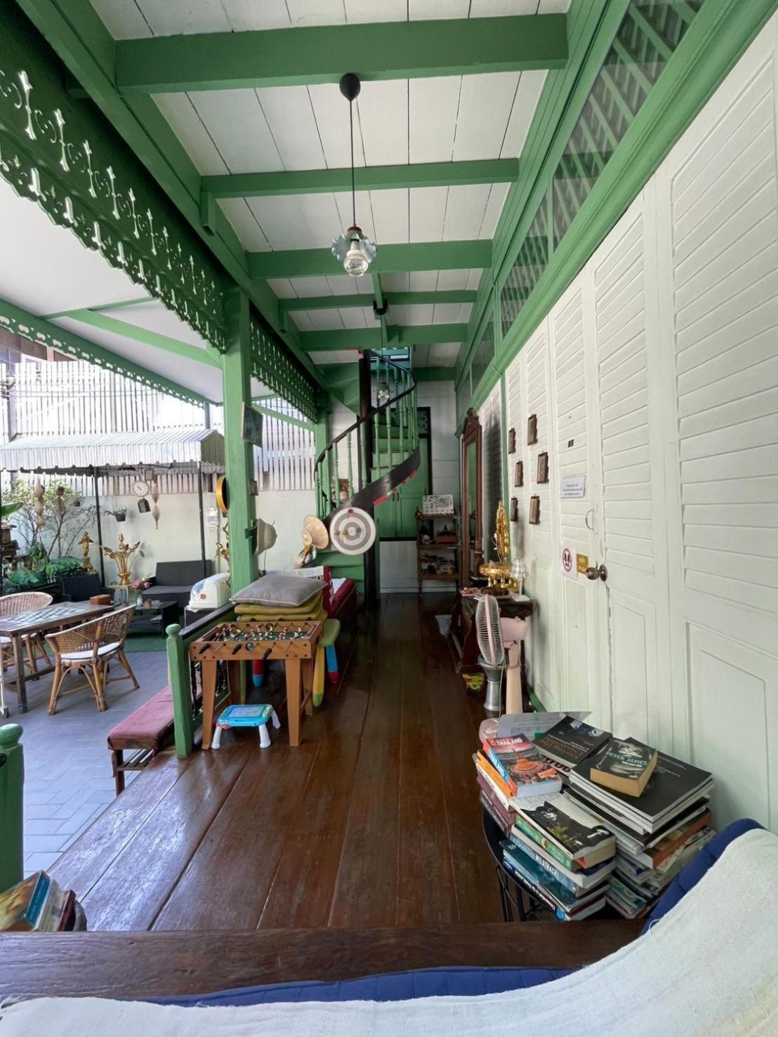 Green Teak House Bangkok Bagian luar foto