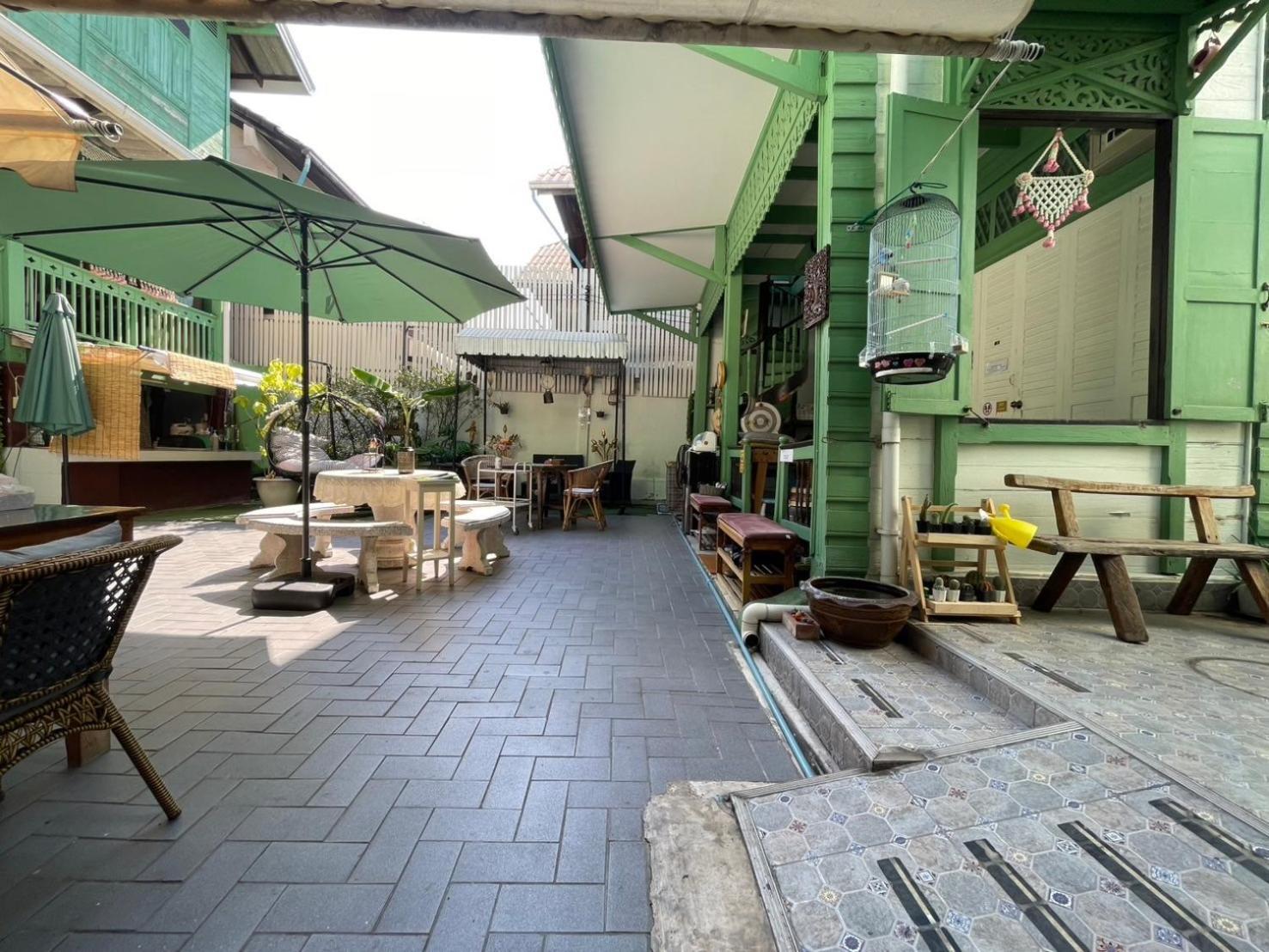 Green Teak House Bangkok Bagian luar foto