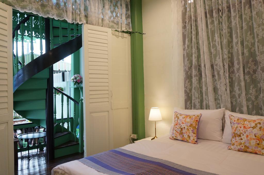 Green Teak House Bangkok Bagian luar foto