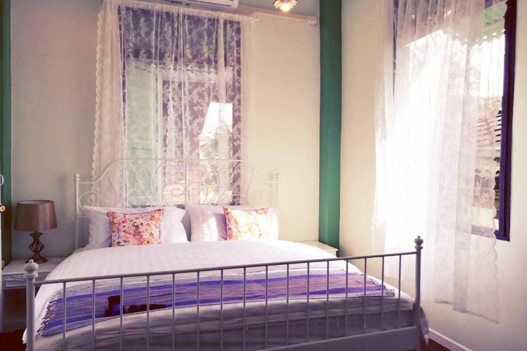 Green Teak House Bangkok Bagian luar foto